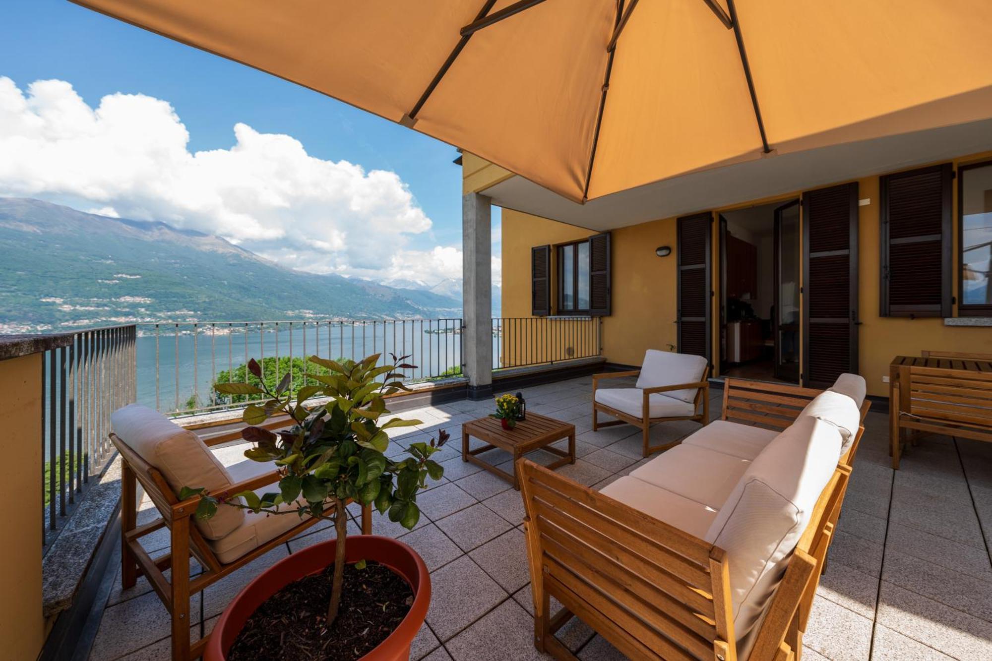 Stunning Apartment- Terrace And Swimming Pool Bellano Exterior photo